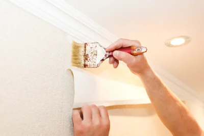 Pose de papier peint à Bréal-sous-Montfort — revêtements muraux et toiles de verre
